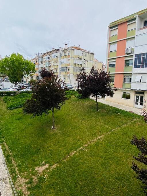 Modern 3 Bedroom Flat In Lissabon Exterior foto